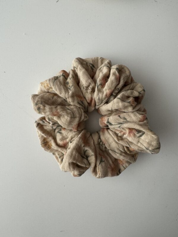 Scrunchie flowers beige