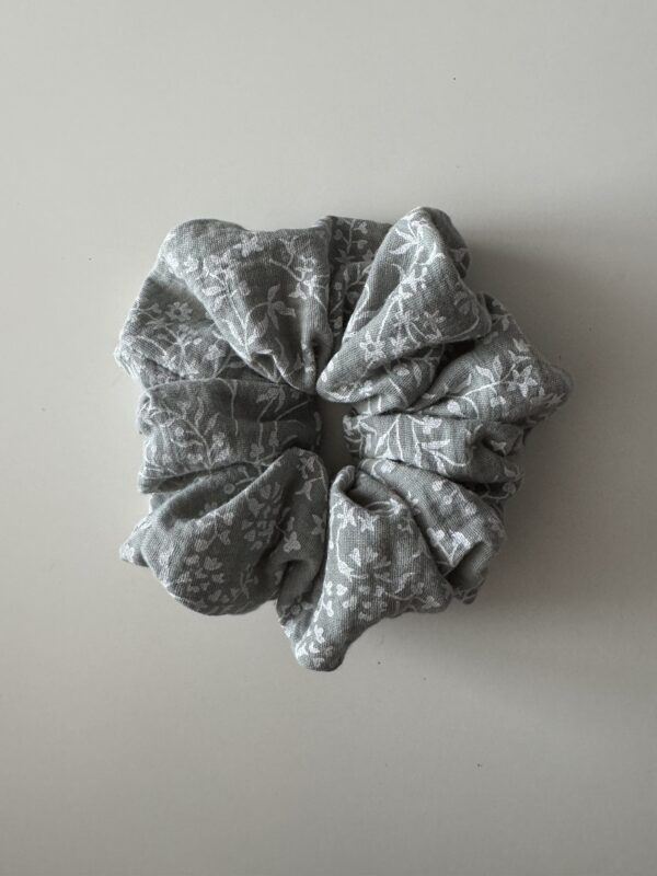 Scrunchie aqua leaves