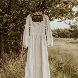 Smocked dress embroidery naturel