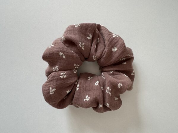 Scrunchie mini flowers brown