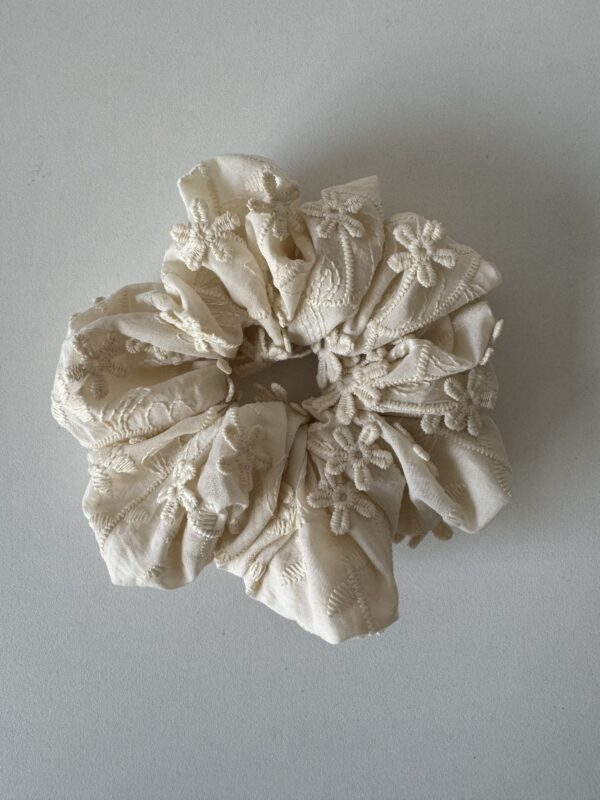 Scrunchie Daisy flowers