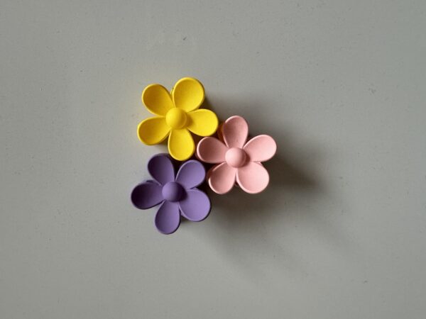 Bloemen haarclipjes roze, paars, geel