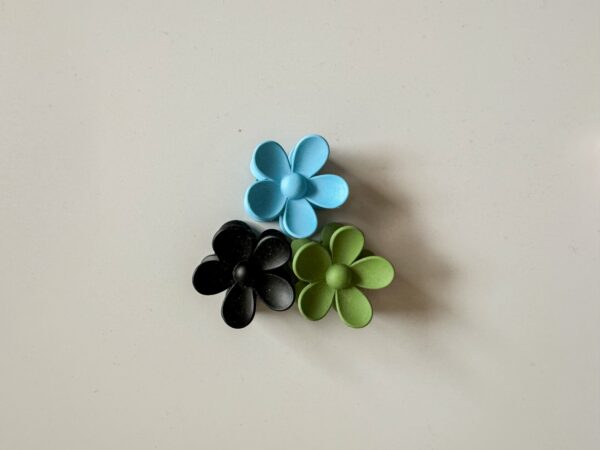Bloemen haarclipjes blauw, zwart, groen