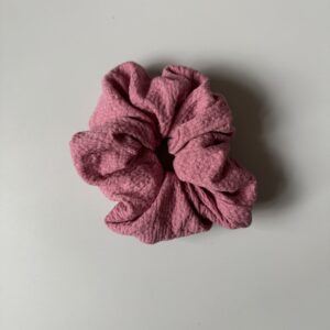 Scrunchie roze reliëf