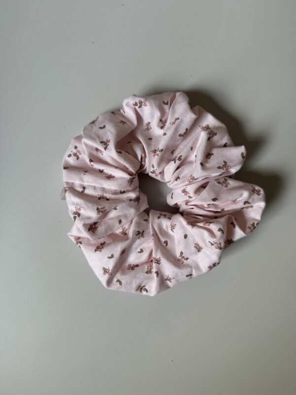 Scrunchie pink roses