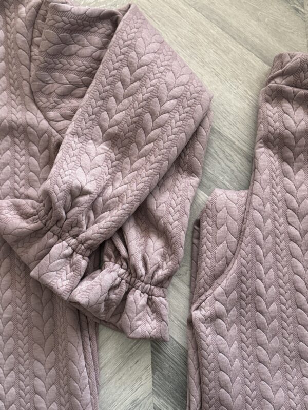 Old pink knitted cable suit - Afbeelding 2