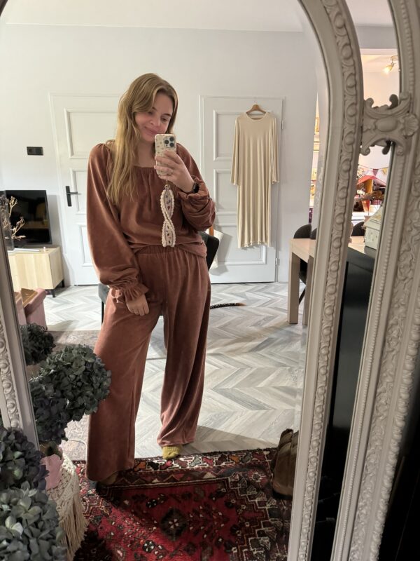 Suit pink clay