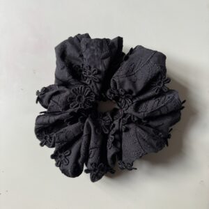 Scrunchie Daisy black