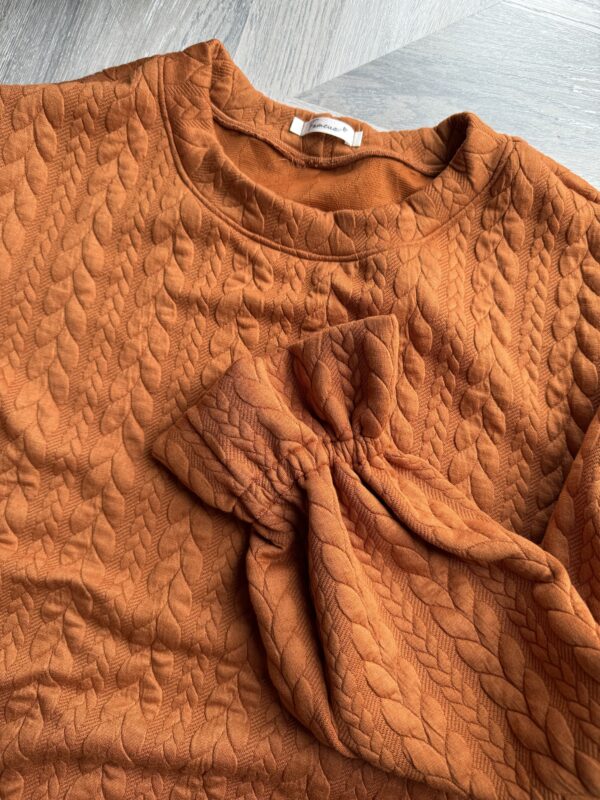 Camel knitted cable suit - Afbeelding 4