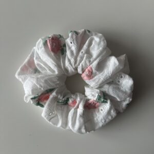 Scrunchie embroidery roses