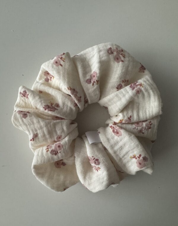 Scrunchie pink flowers