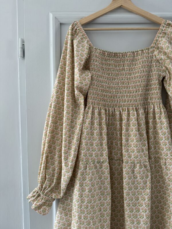 Smocked dress blossom