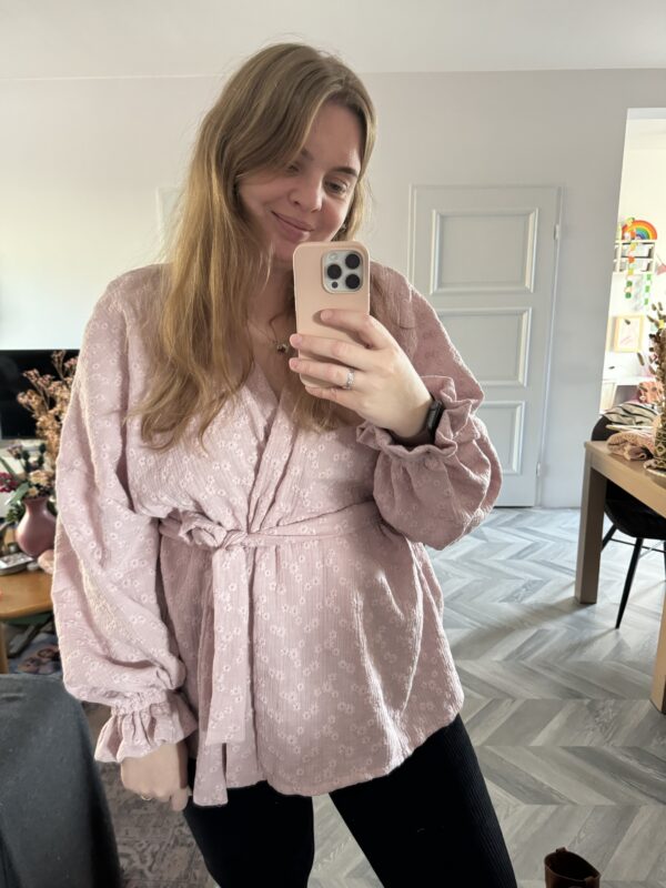 Kimono embroidery pink